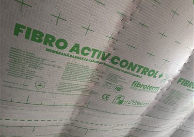 Montaj membrană FIBRO ACTIV CONTROL+ cu SD variabil peste izolația de celuloză